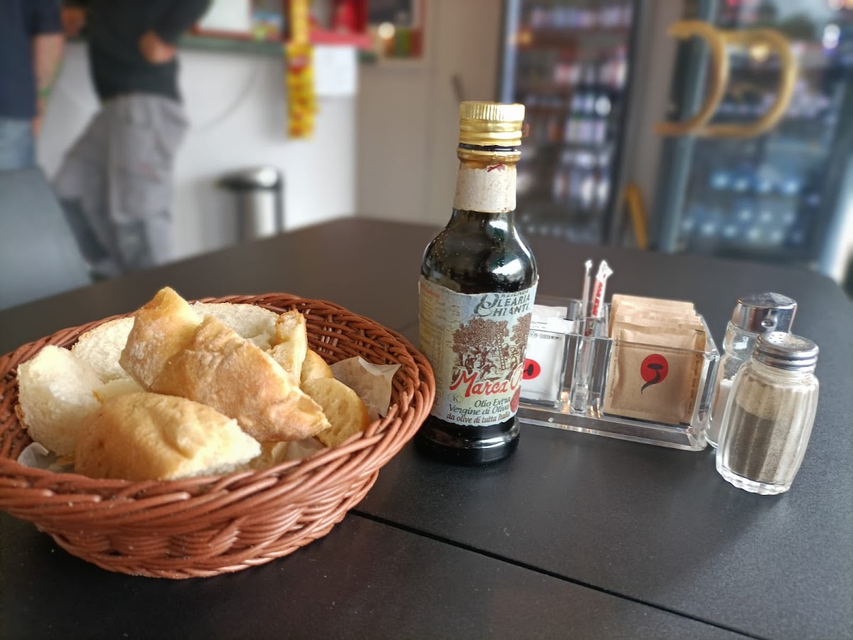 Entoni's Bar Bistrot - 8